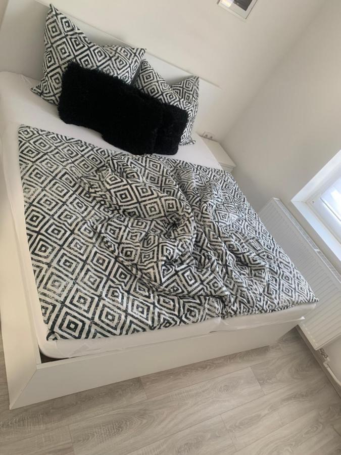 Apartment D&v